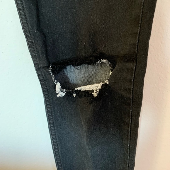 Free People Skinny Jeans with Ripped Knee in Washed Black Size 27 - Picture 11 of 13